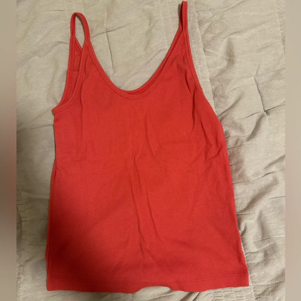Universal Thread Tank - Picture 1 of 3